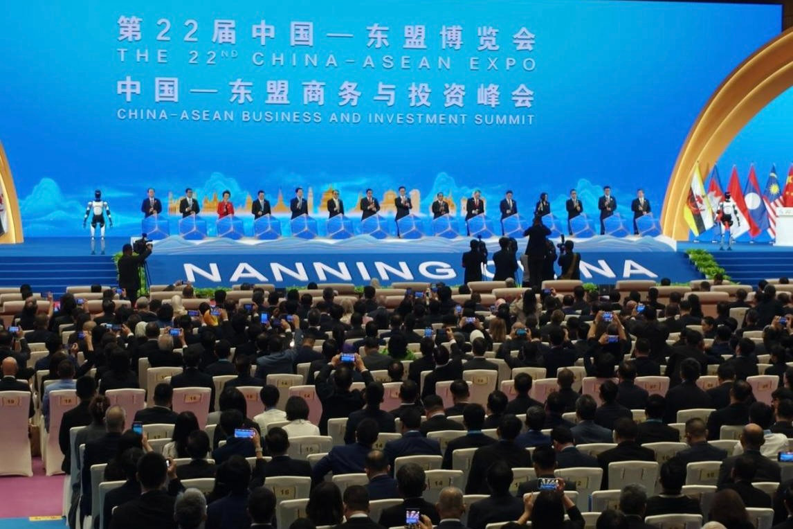 pg国际机器人闪耀中国-东盟博览会，以具身智能助力国际盛会